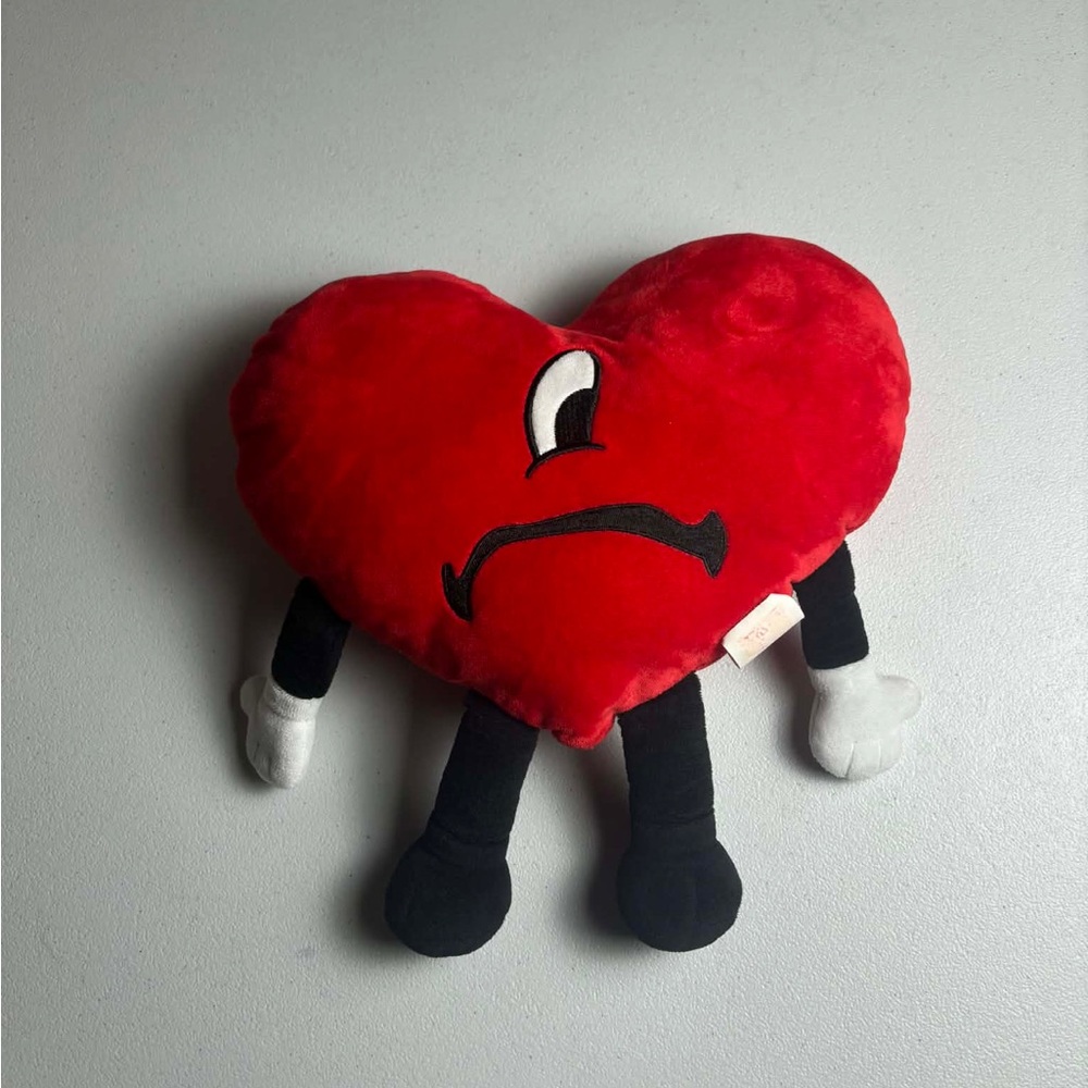 Used Official Bad Bunny Un Verano Sin Ti Plush Heart 2022 Tour AUTHENTIC MERCH